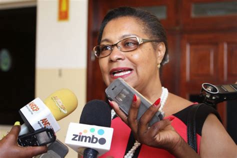 ministra da educação de angola 2022